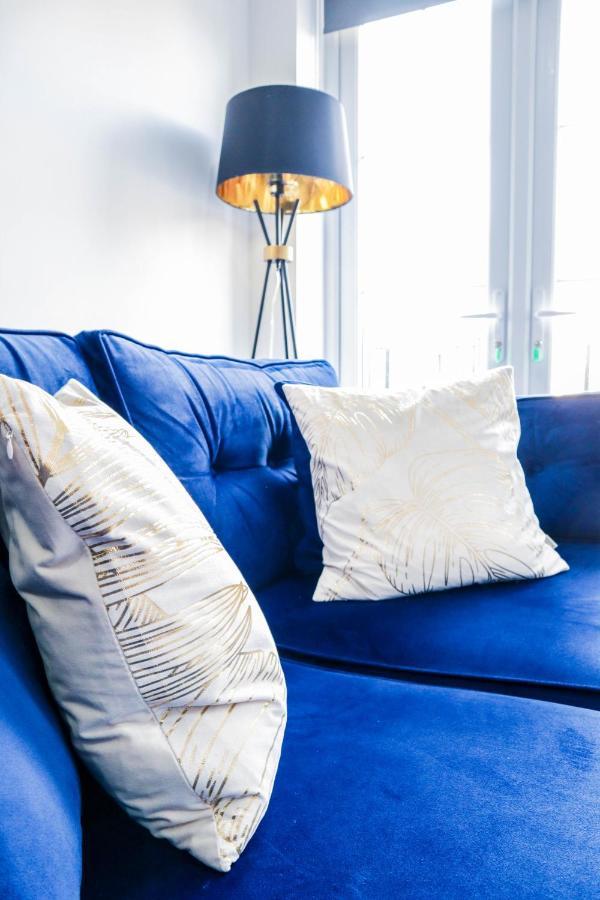 Elegant Apartments In Staines L Free Onsite Parking Екстер'єр фото